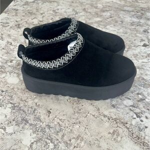 Womens Tazz Platform Clogs Size 8 Excellent Preloved condition.